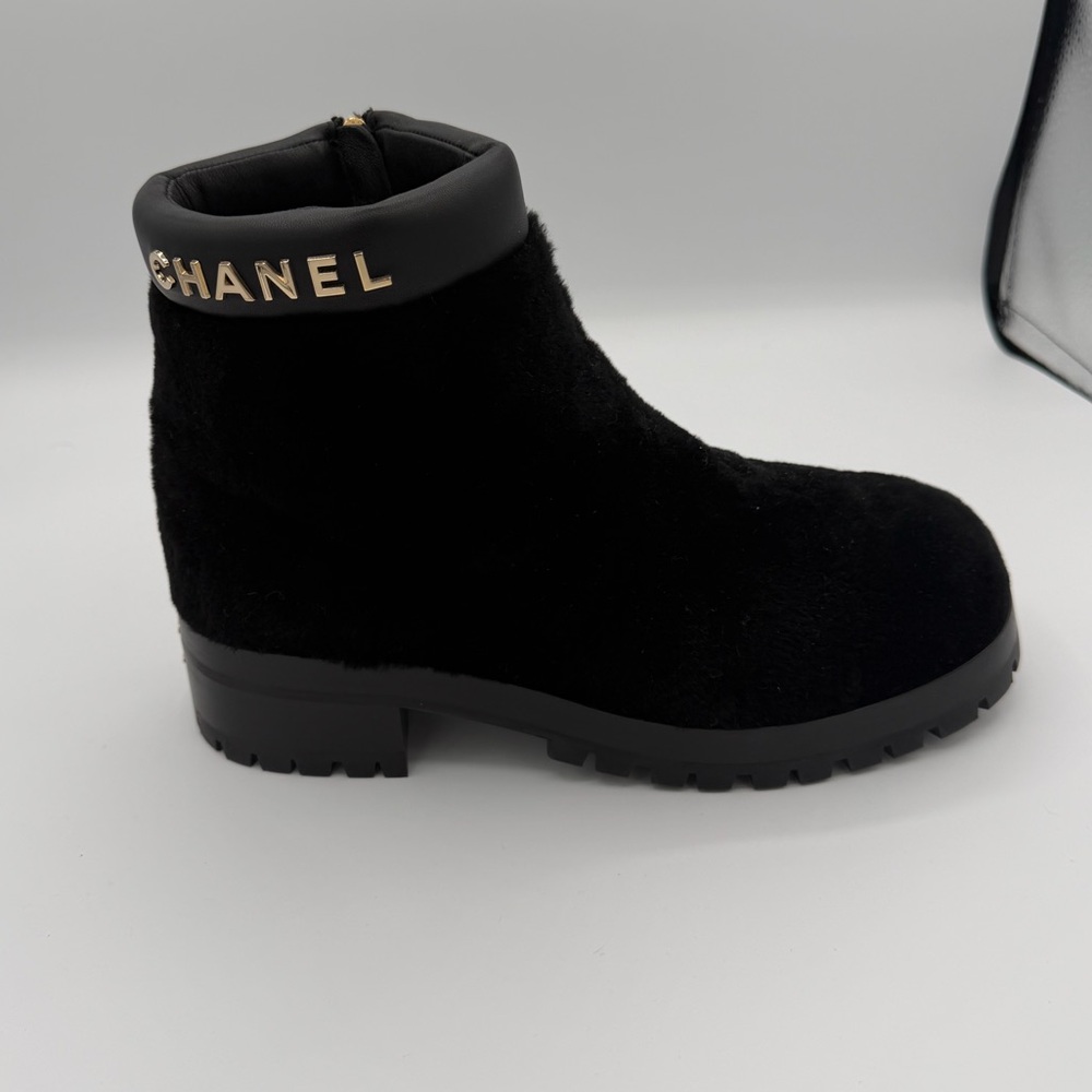 Chanel Black Shearling Ankle Boots CC Logo Gold Hardware Lug Sole Size 38 NWT